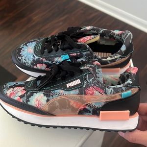 Puma Women’s Future Rider Sneaker size 7.5